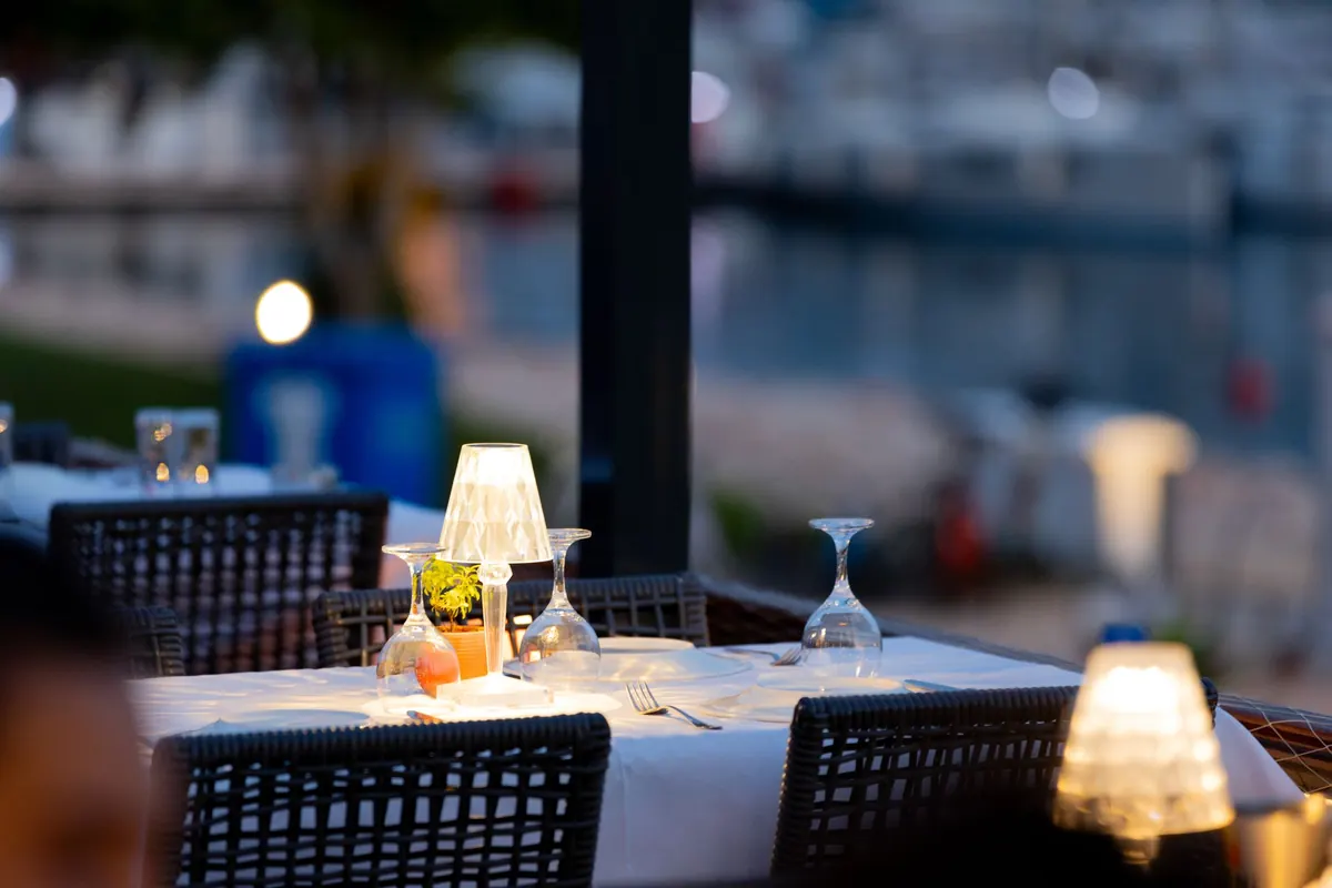 5 Common Mistakes When Choosing a Waterfront Restaurant for a Special Occasion